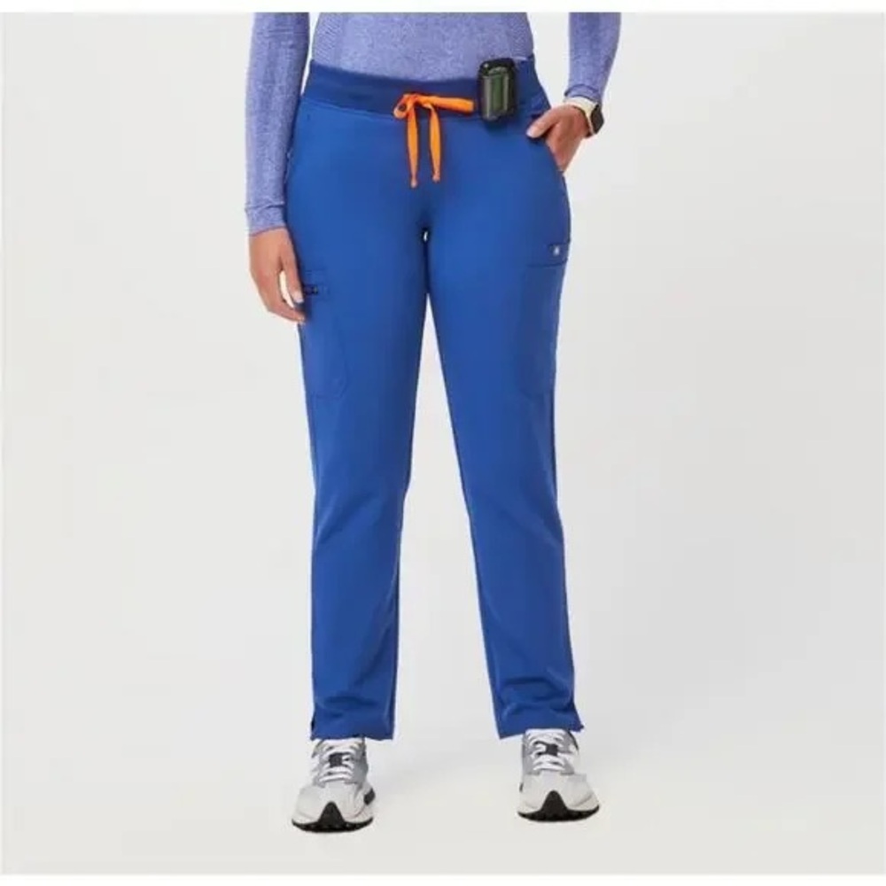 Figs Yola regular waist scrub pants in Winning Blue, size Medium Tall
